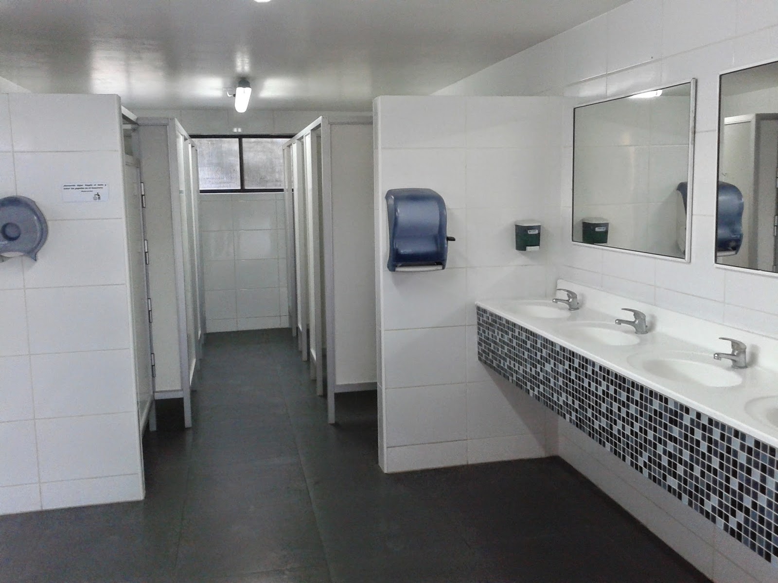 REMODELACIÓN / BAÑOS COLEGIO MARIANO DE SCHOENSTATT