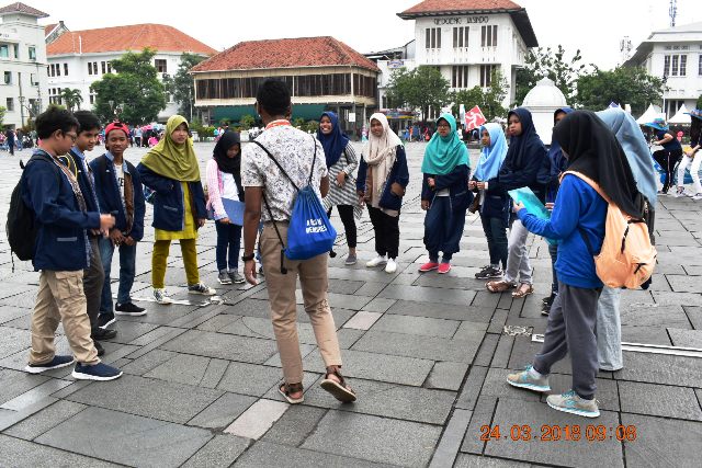 walking tour mtsn 4 wisata kawasan kota tua bersama jakarta good guide