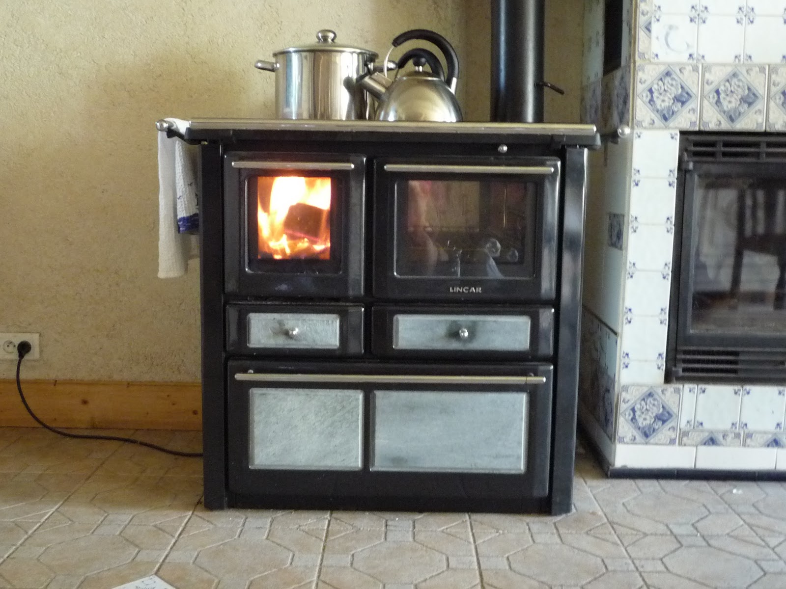 The Green Lever - Using minimal resources for maximum quality of life:  Moving off the Grid Part One - Choosing and Using Woodburning Cookers