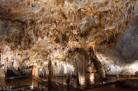 Las cuevas de Pozalagua. 5 lugares sorprendentes de Bizkaia.