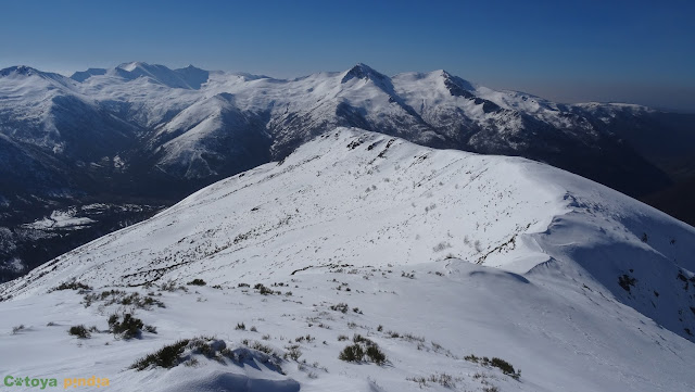 Ruta invernal al Pico Nevadín desde Salientes