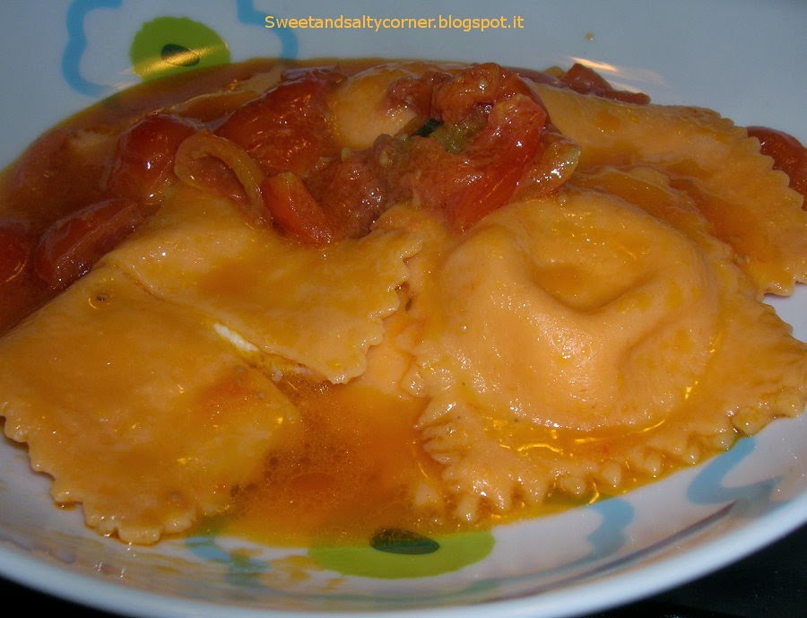 tortelli rossi di burrata con pomodorini e gamberetti