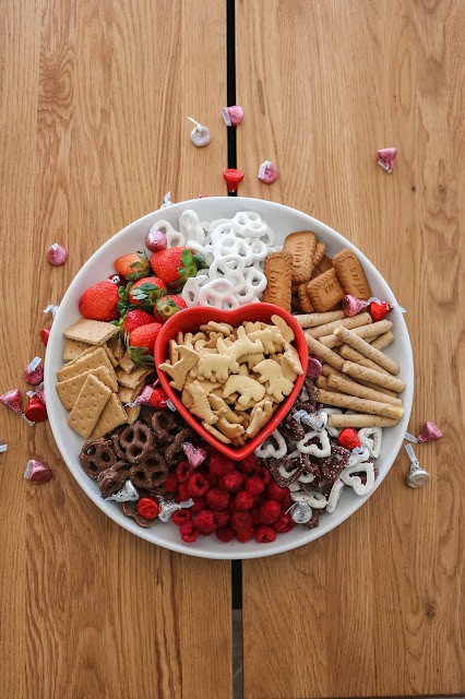 How To Create an EASY Valentine's Day Snack Platter