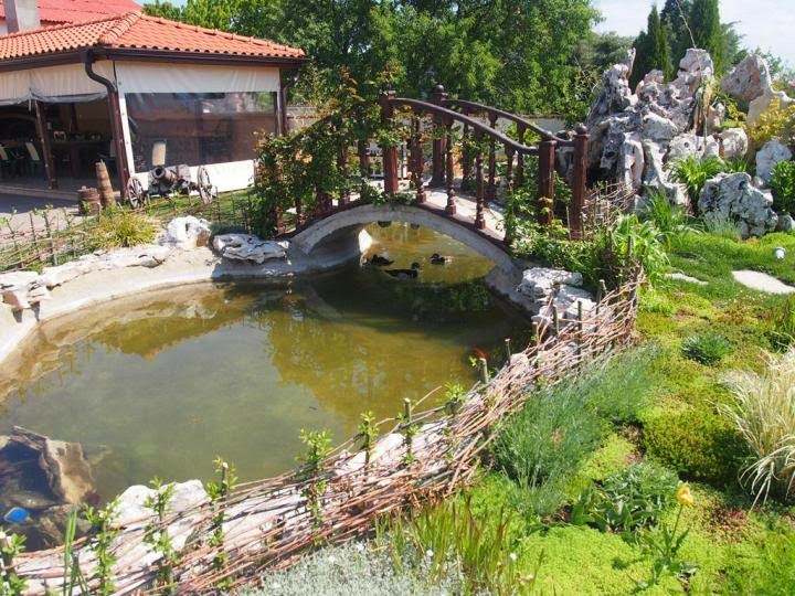 Мостче градина с декоративни скалички 2