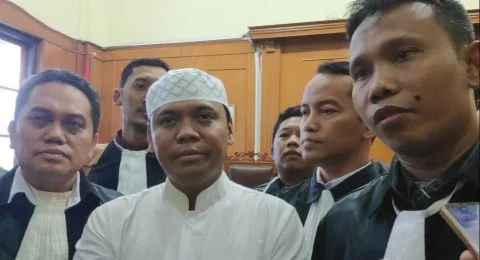 Pengacara-Walk-Out-Gus-Nur-Sendirian-Hadapi-Jaksa-di-Sidang