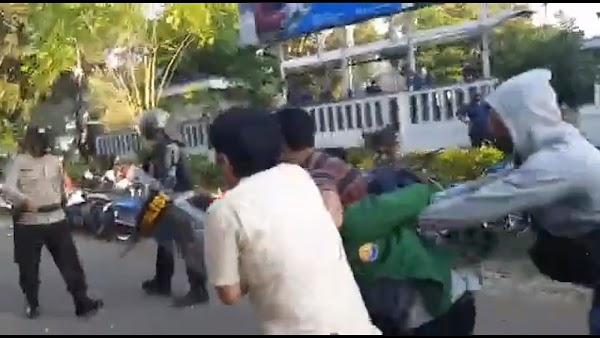 Heboh, Video Diduga Perwira Polisi Pakai Almamater Dipukul Brimob