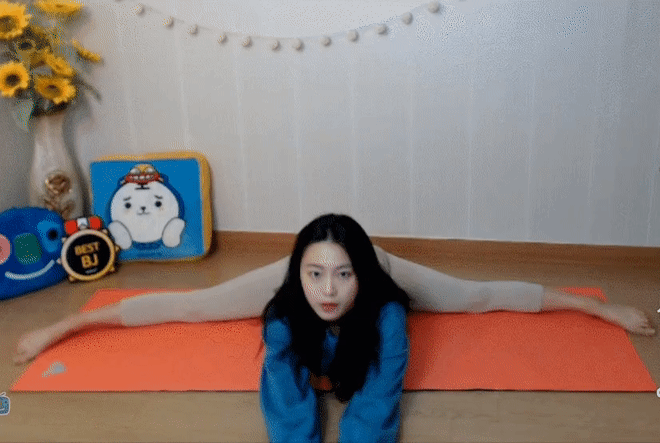 레깅스 입고 요가자세 알려주는 말복이언니- 디쁠