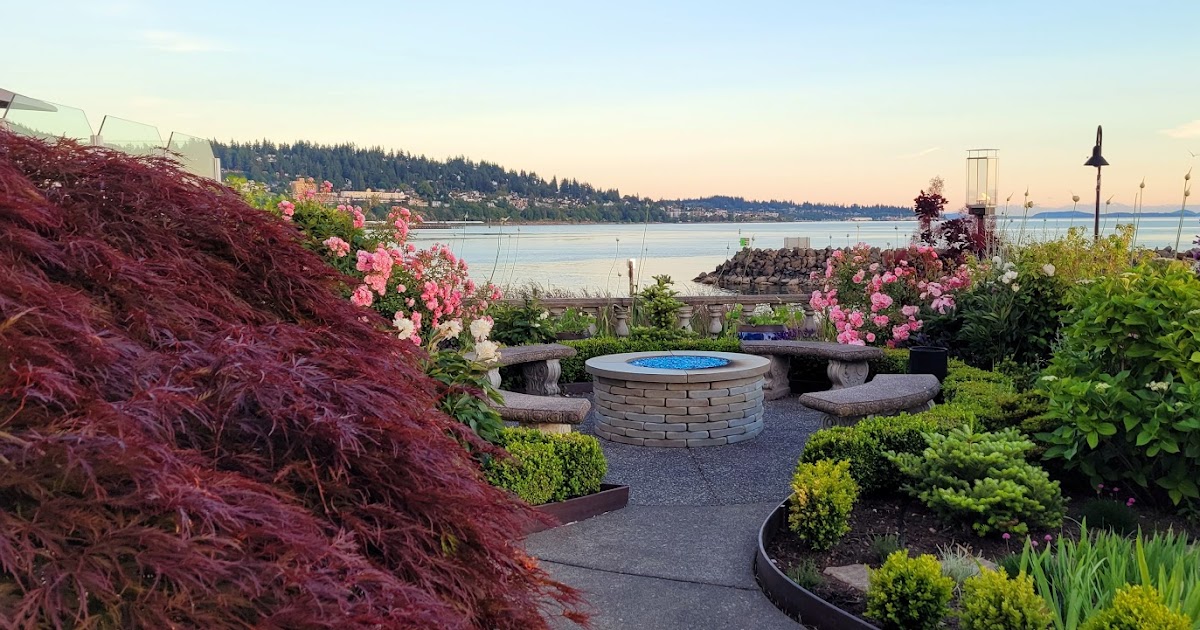 Wonderful Dinner at The Lighthouse Bar and Grill