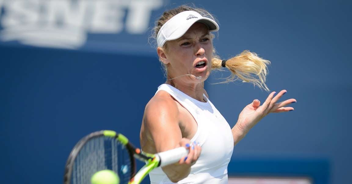 lusosports: Caroline Wozniacki devolve a bola de Agnieszka Radwanska
