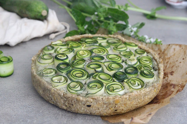 Cuillère et saladier : Tarte fleur courgette-basilic