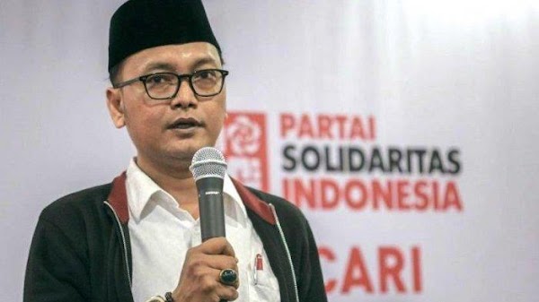 TNI Jadi Tukang Copot Spanduk, PSI Salahkan Anies Baswedan