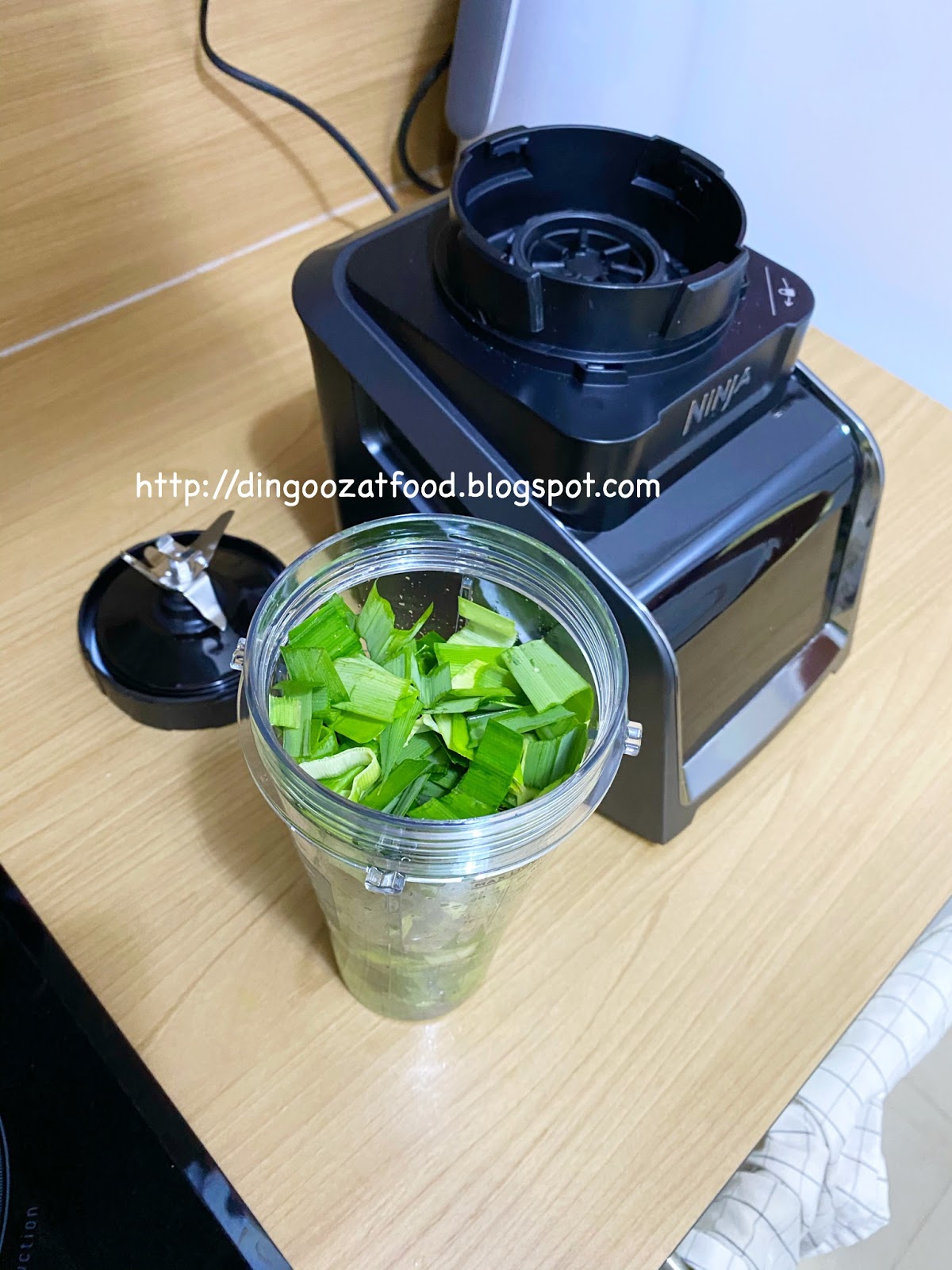 Miki's Food Archives How to make Pandan Juice / Pandan Extract