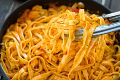 FETTUCCINE WITH ROASTED PEPPER SAUCE