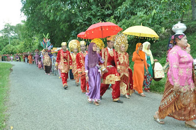 Adat Istiadat Minangkabau Yang Perlu Kamu Ketahui Adat Istiadat Minangkabau Yang Perlu Kamu Ketahui