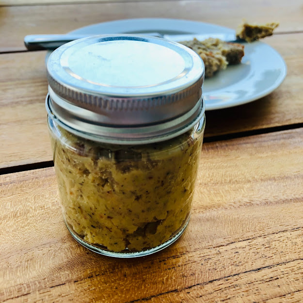 Miss Golosinas: Zwiebel-Nuss-Aufstrich