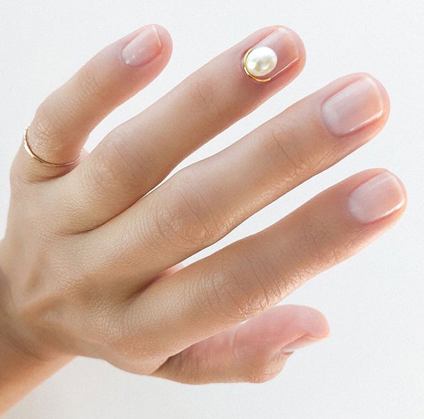 Style Inspiration | The Edit: Our Favourite Minimalist Manicures