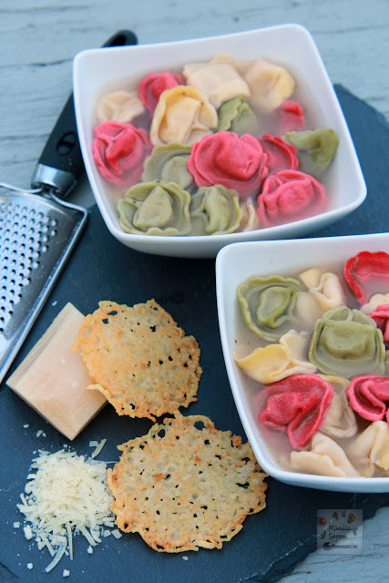 This very tasty soup is a huge time saver and great for those busy nights! No chopping or extra prep required to make this yummy Cheese  Tortellini and Pesto Soup.
