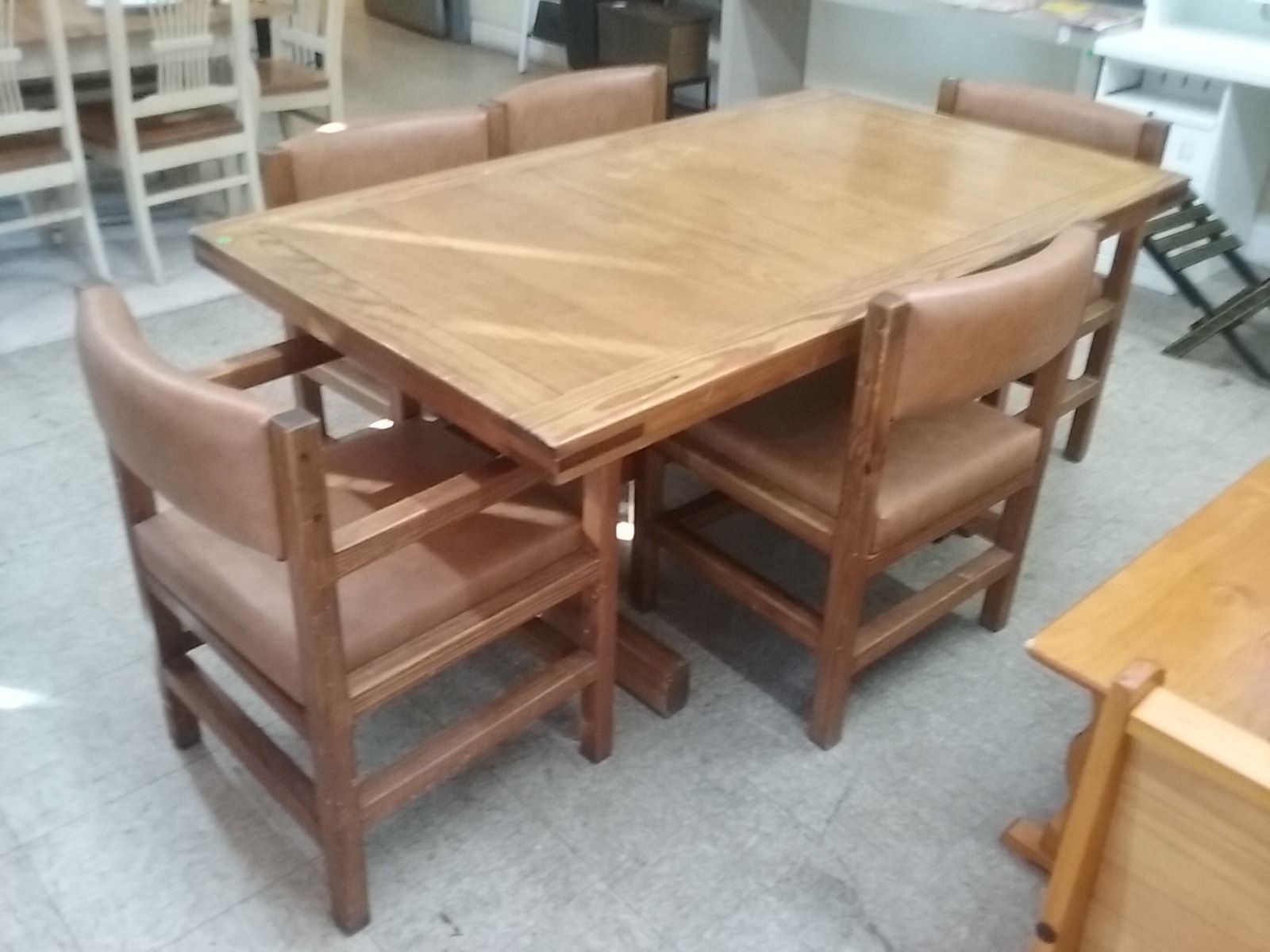 Uhuru Furniture & Collectibles 467061 Dining Table & 5 Chairs by This