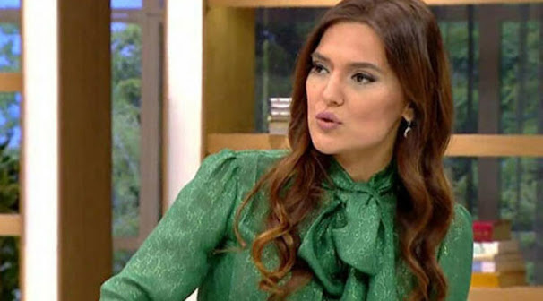 Demet Akalın kimdir? aslen nerelidir? kaç yaşında? boyu kaç? evli mi? eşi kim? çocuğu kim? biyografisi ve hayatı hakkında kısa bilgiler.. Demet Akalın kimdir? aslen nerelidir? kaç yaşında? boyu kaç? evli mi? eşi kim? çocuğu kim? biyografisi ve hayatı hakkında kısa bilgiler..