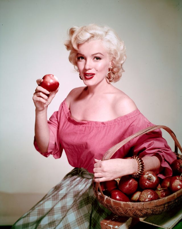 18 Stunning Color Photos Of Marilyn Monroe Taken By Nickolas Muray In