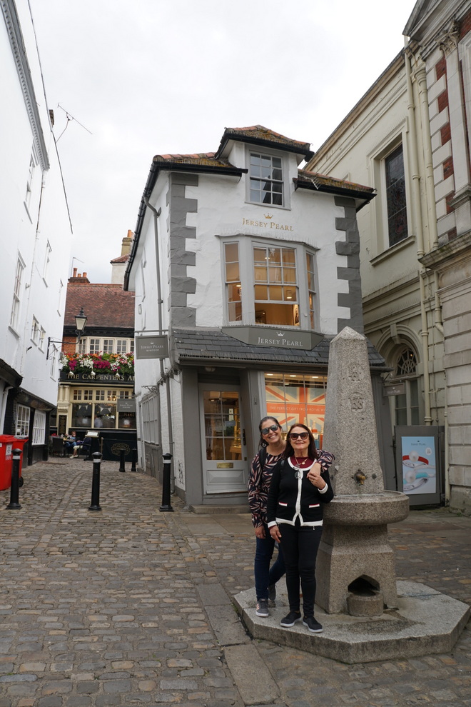 The Crooked House of Windsor
