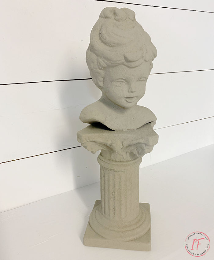 How to make thrift store decor look like real concrete! A faux concrete Scioto ceramic bust statue makeover with chalk paint and texture additive.