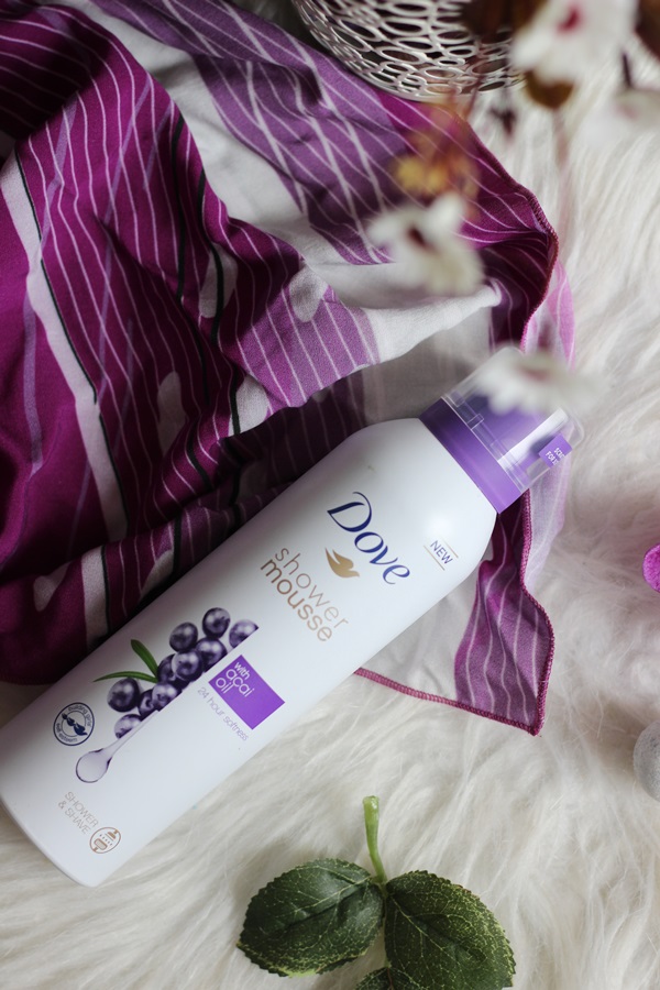 Sapphire Eyes and Rubin Lips Dove Shower mousse with acai oil