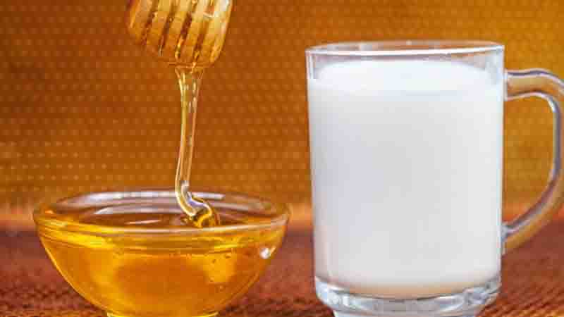 Honey and milk Beauty Tips for Glowing Skin in Hindi