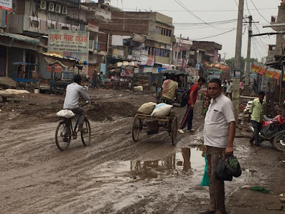 साहब ! सड़क की सूरत नहीं बदली