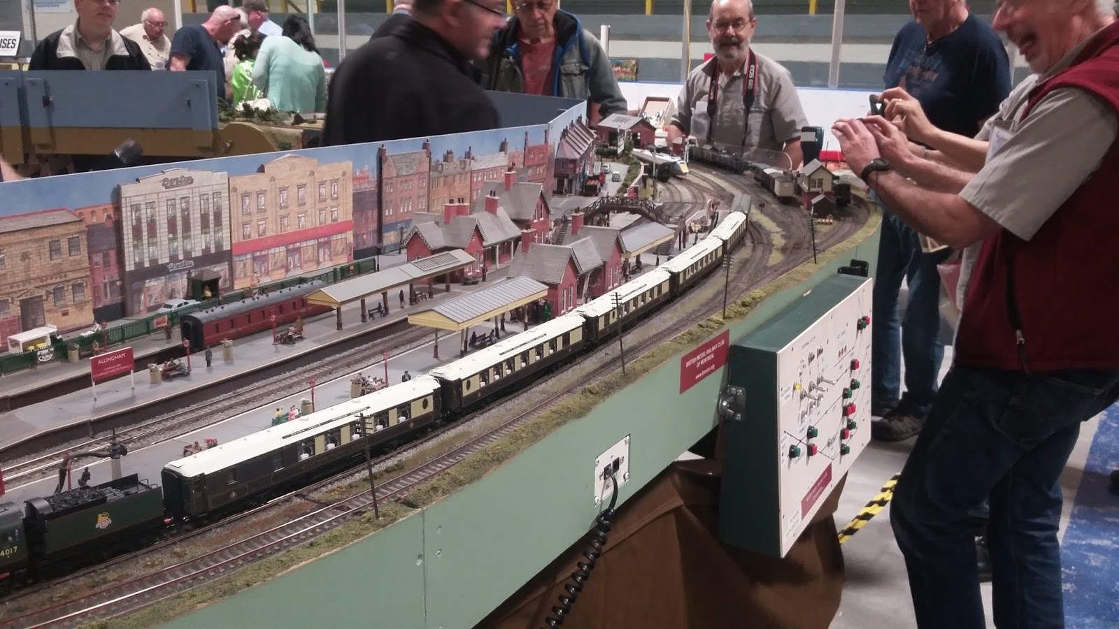 British Model Railway Club Of Montreal Photos From The Great British Train Show In Brampton Ontario On 7th And 8th Of May 2017 Showing Allingham Layout With Prototype Hst