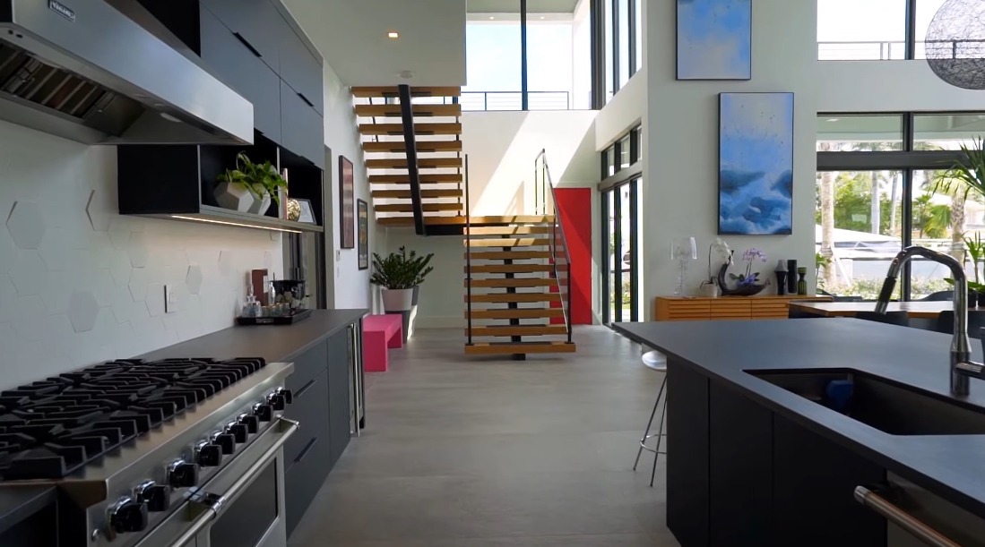 Tour 2900 NE 24th Ct, Fort Lauderdale, FL vs. 39 Interior Design Photos