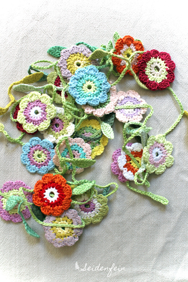 gehäkelte Blümchengirlande * Tutorial * crocheted flower garland