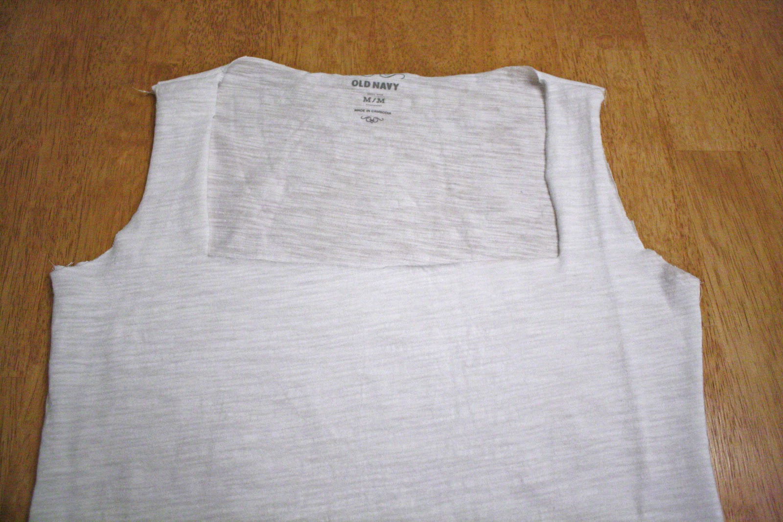 Tutorial - Scoop to Square Neck T-shirt - Melly Sews