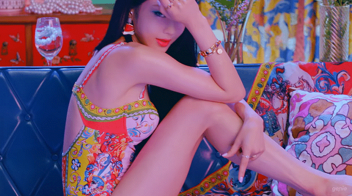 같은 수영복입은 솔라 경리 | 인스티즈