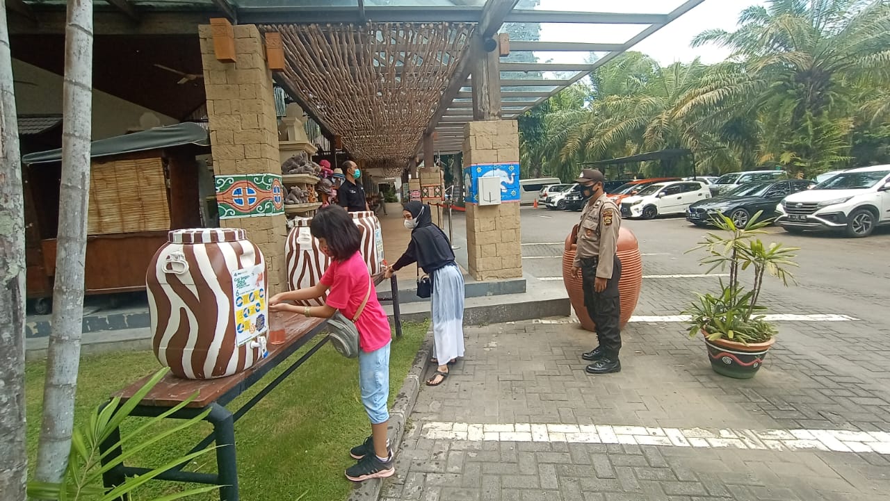 Libur Panjang Petugas Himbau Wisatawan Patuhi Protokol Kesehatan