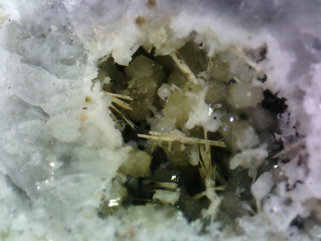 Énorme Rare Serandite Natrolite Anacime Combo Cristal Minérale Autel Pierre 