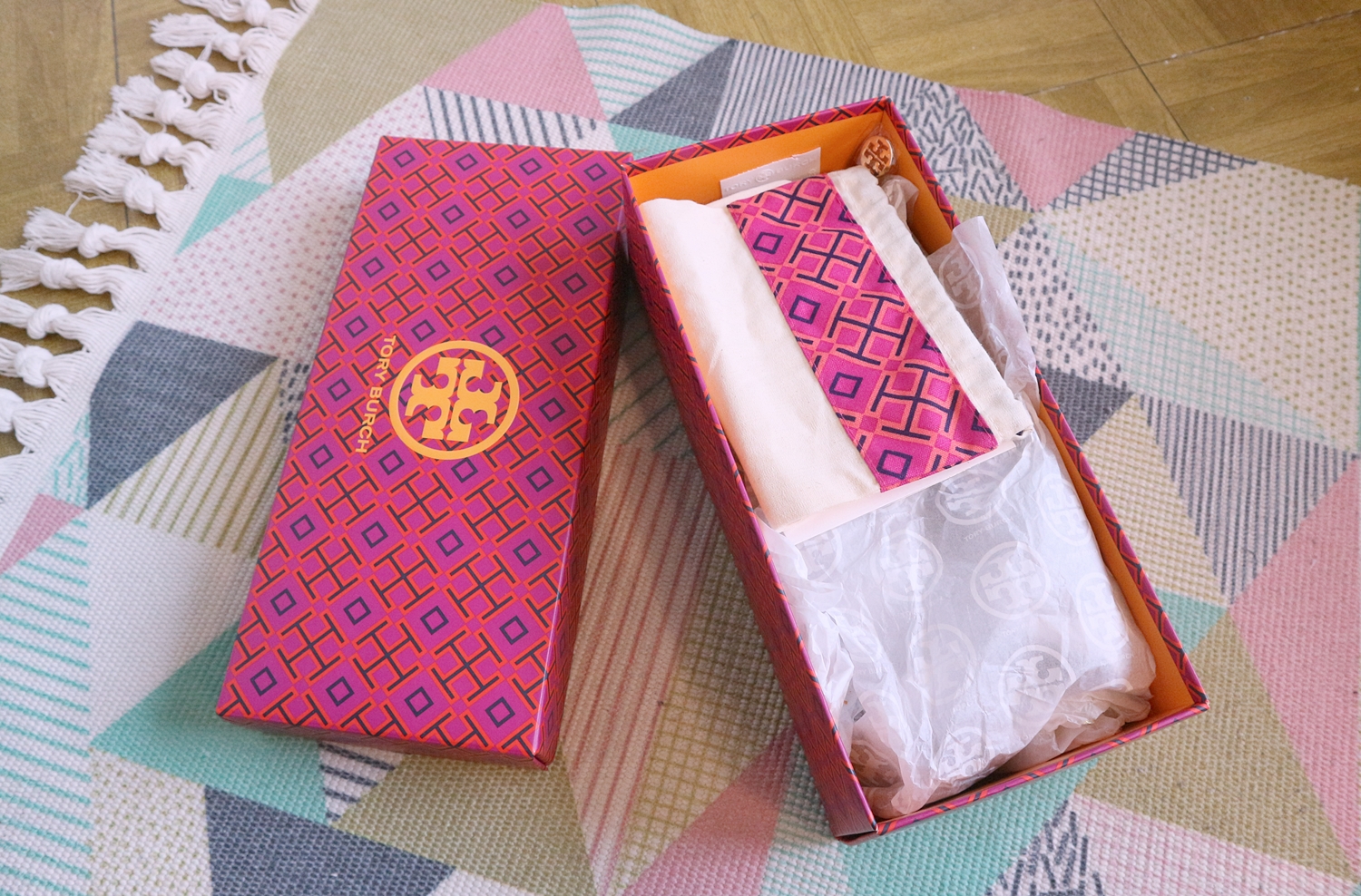 How to tell if Your Tory Burch Flats is Genuine? 