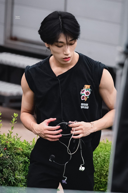 D編集長の裏ブログ Ateezチェ サンの筋トレ前後比較