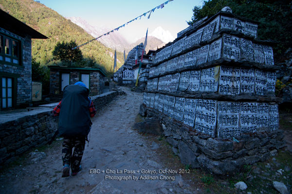Mani stone and Stupa along the EBC trekking route