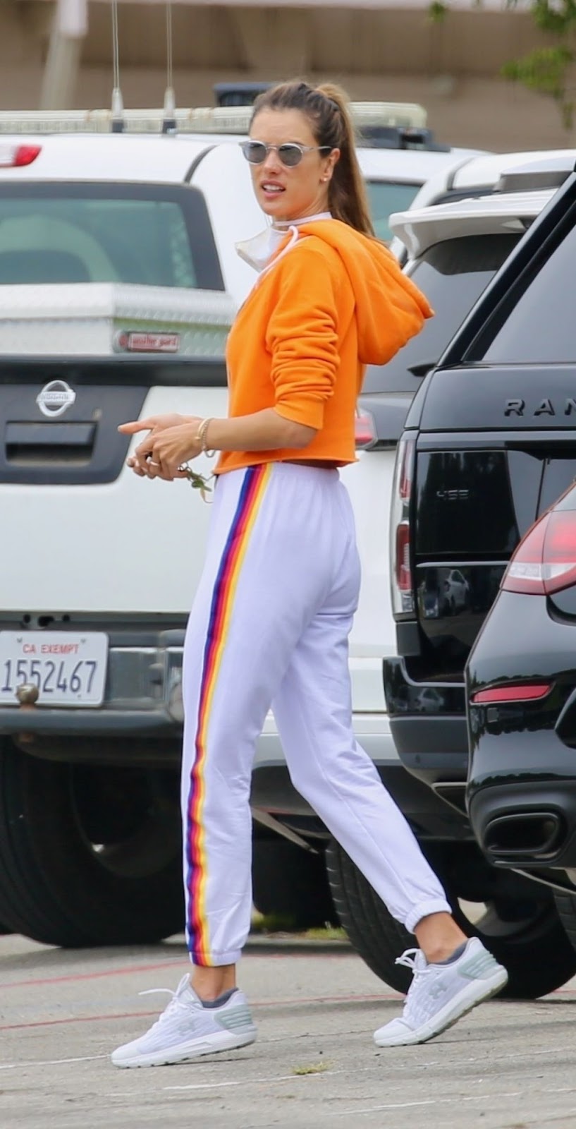 Alessandra Ambrosio - Pacific Palisades Mountain Trails 5 Aug -2020