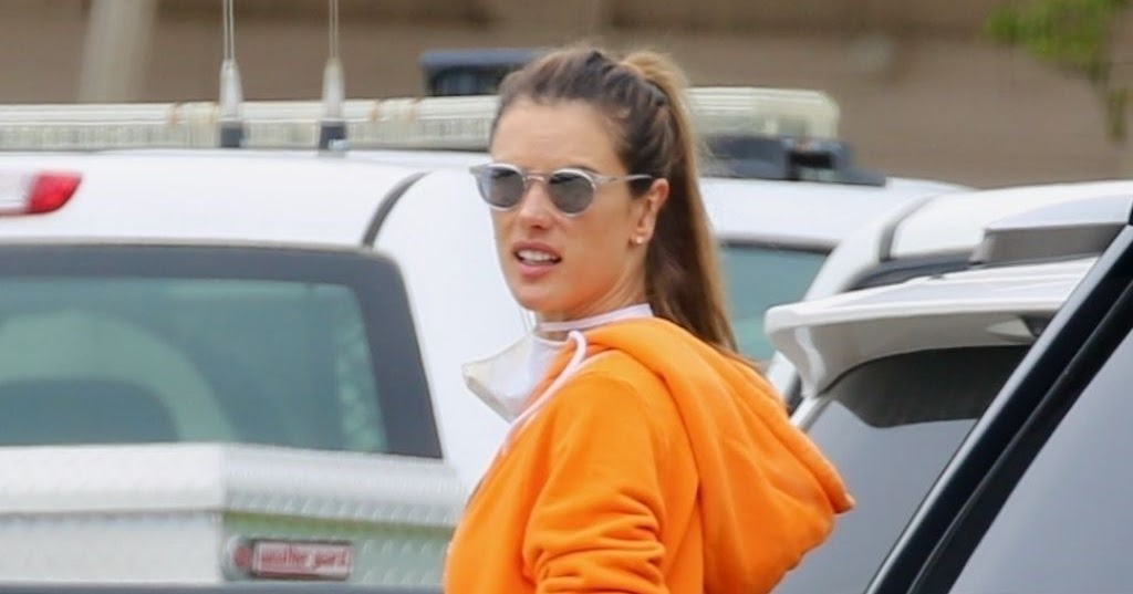 Alessandra Ambrosio - Pacific Palisades Mountain Trails 5 Aug -2020