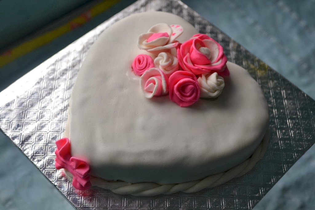 Gayathri's Cook Spot Decorating a Cake With Sugar Paste