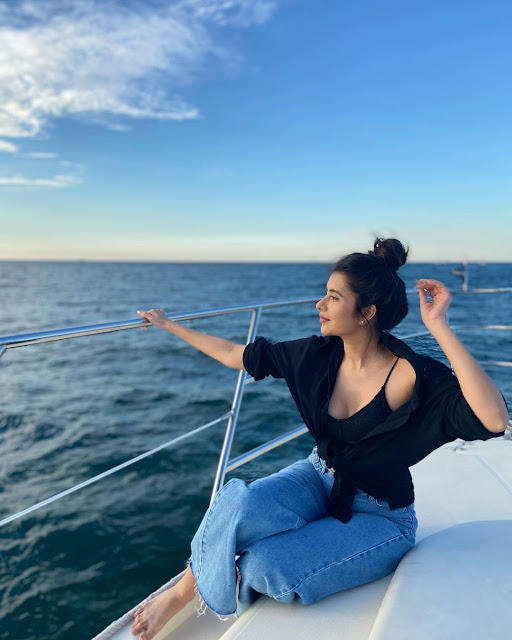 Sushmita Sen's sister-in-law Charu Asopa is very sexy and hot, wreaked havoc in bikini Funny Jokes Sushmita Sen's sister-in-law Charu Asopa is very sexy and hot, wreaked havoc in bikini Funny Jokes