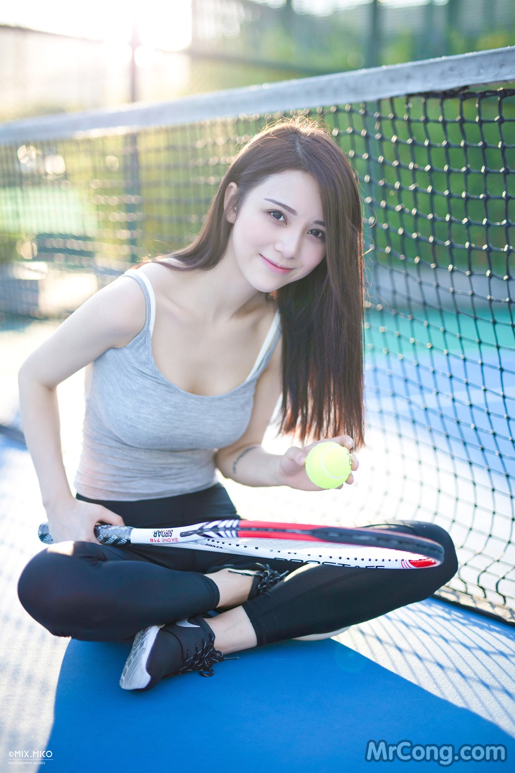 See the beautiful young girl showing off her body on the tennis court with tight clothes (33 pictures) photo 2-1