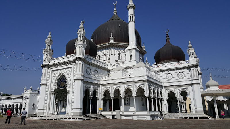 Sisi kanan masjid