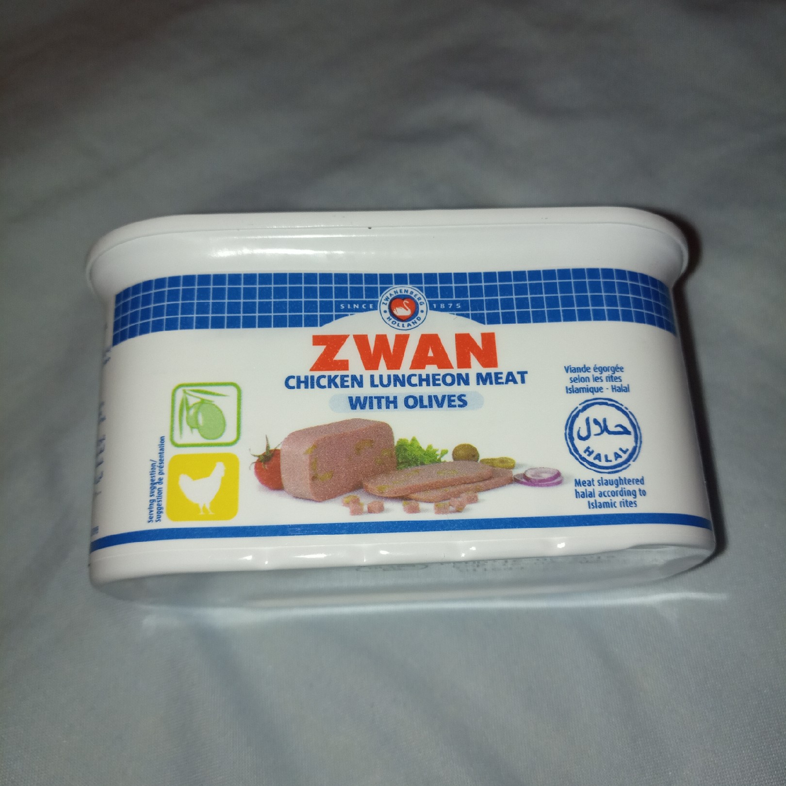 Supersupergirl's Food Reviews Zwan chicken luncheon meat and beef hot dogs