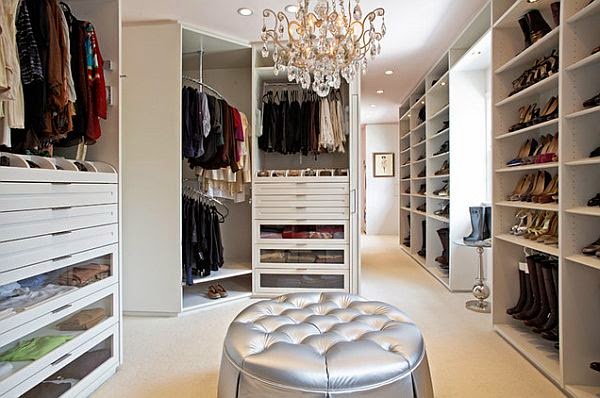 Dressing rooms, a space dedicated to clothing