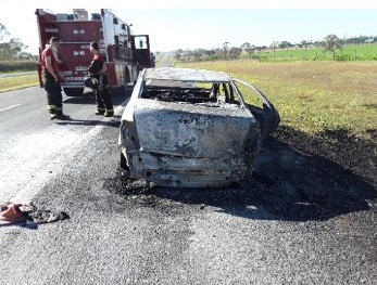 Veículo pega fogo durante trajeto na Rondon