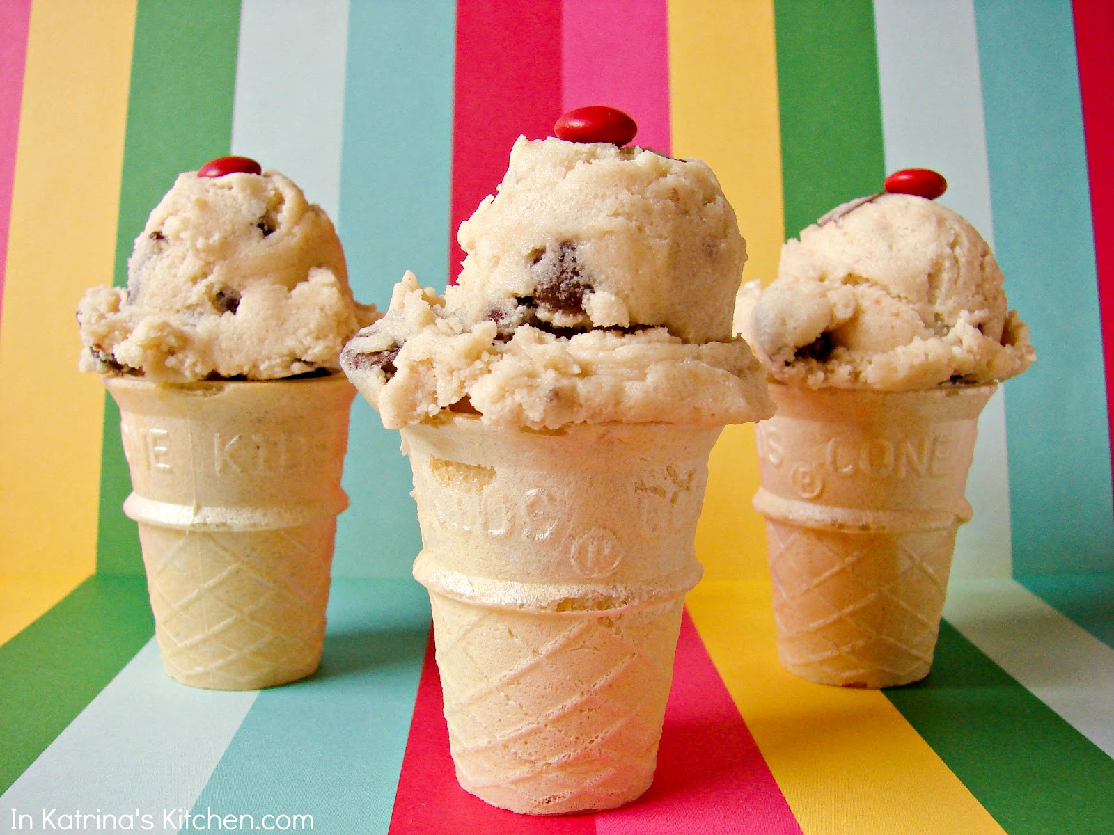 Mini Cookie Dough Ice Cream Cones 