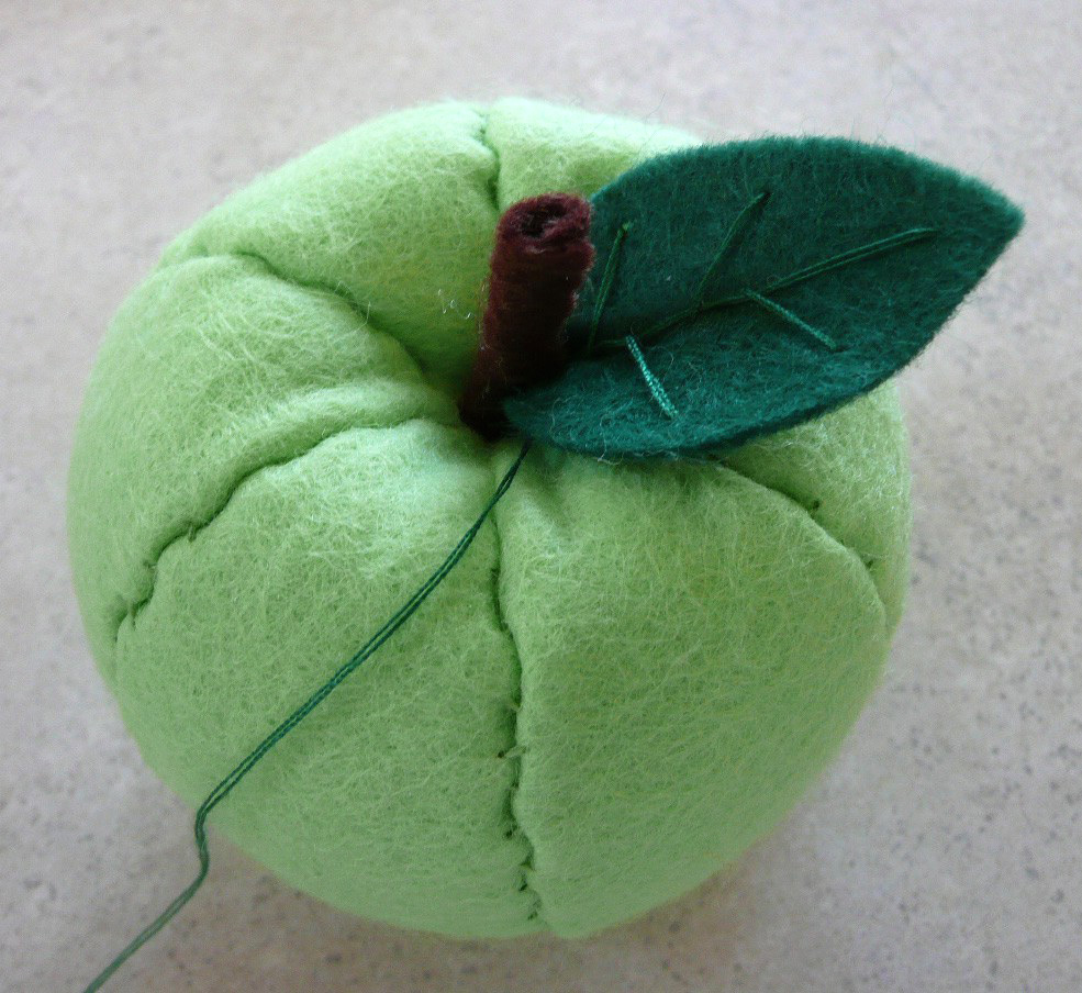 Felt Fruit Apple Pattern & Tutorial